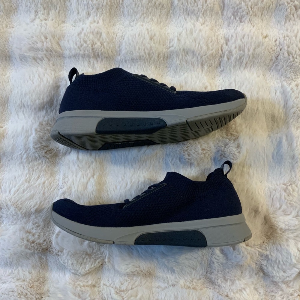 Men Shoes - Picture 2 of 4